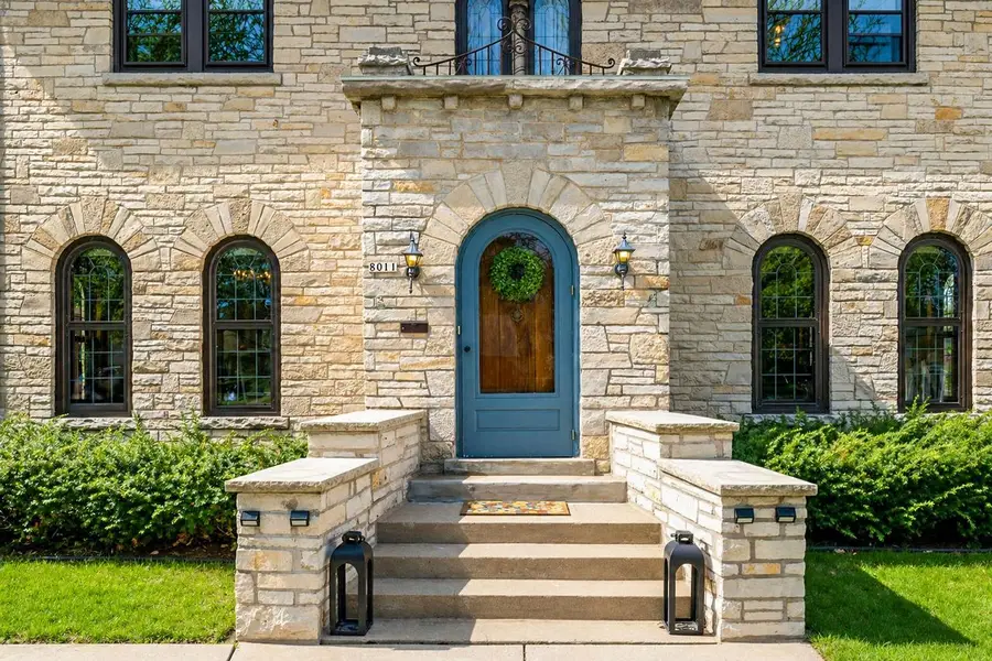 8011 Jackson Park BOULEVARD, Wauwatosa, WI 53213 - #2