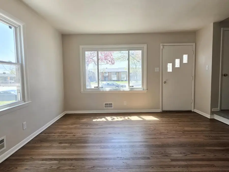 7212 W Silver Spring DRIVE, Milwaukee, WI 53218 - #3