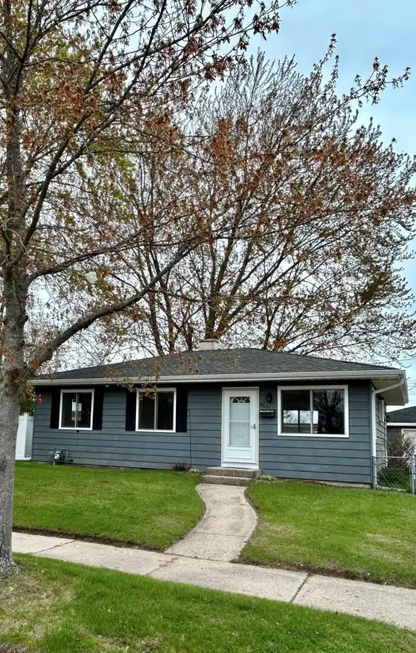 8631 15th AVENUE, Kenosha, WI 53143
