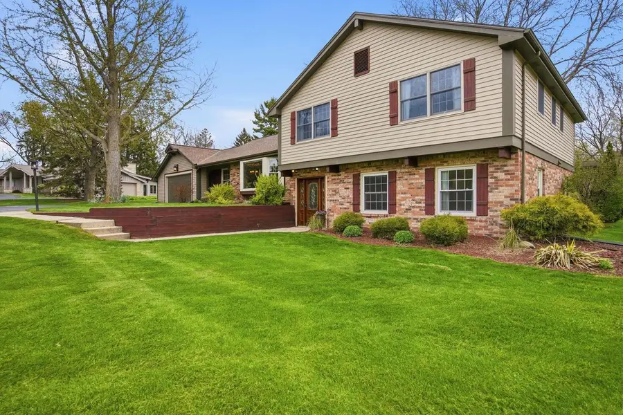 3941 Brook ROAD, Franksville, WI 53126 - #2