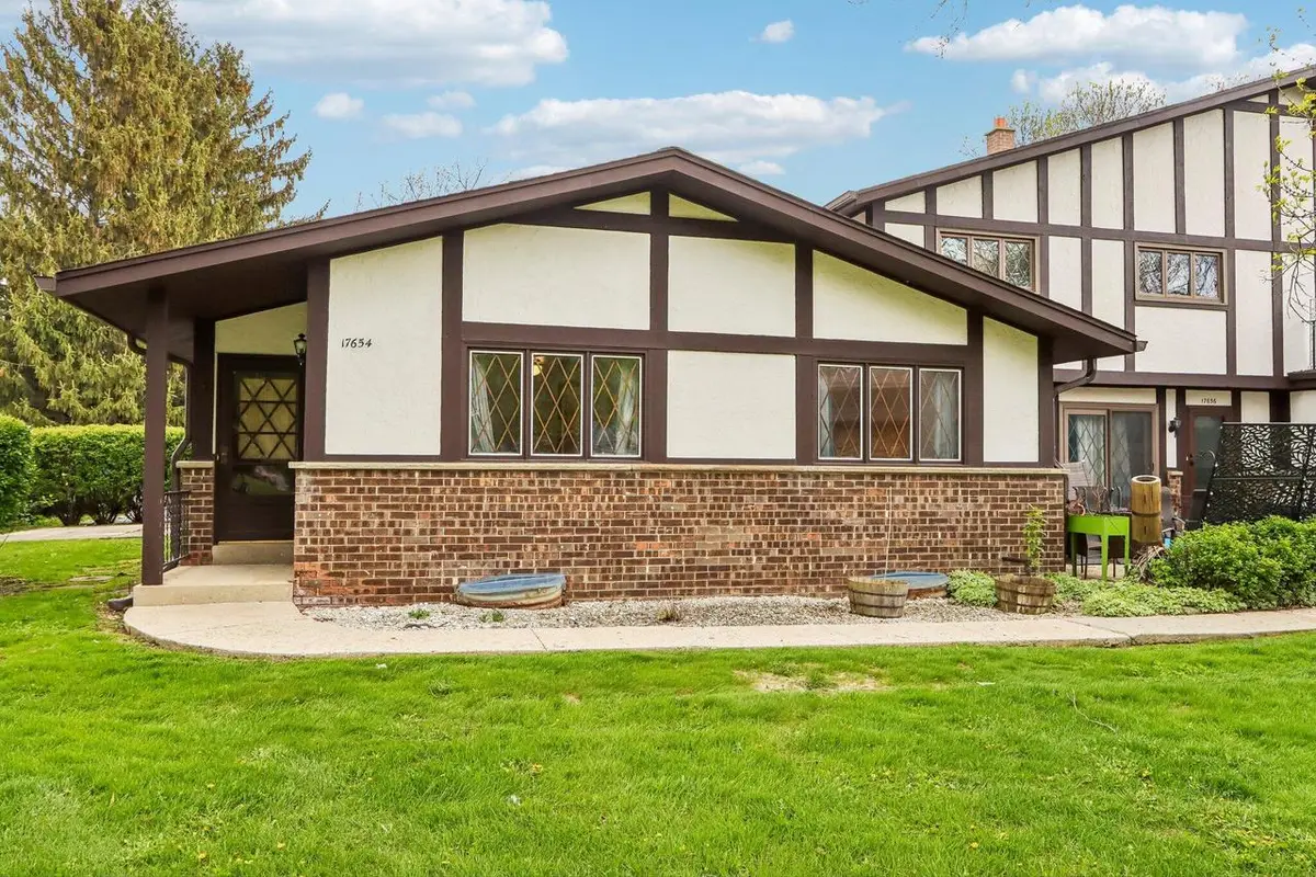 17654 Nassau DRIVE, Brookfield, WI 53045 - #1