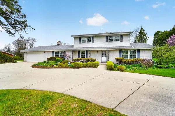 1634 River Oaks LANE, Mequon, WI 53092