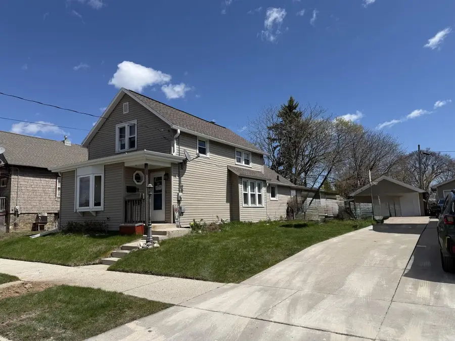 909 25th STREET, Manitowoc, WI 54220 - #2