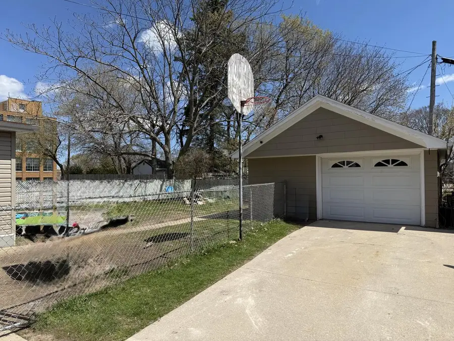 909 25th STREET, Manitowoc, WI 54220 - #3