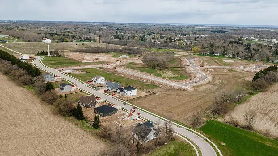 633 HAWKS RIDGE ROAD #Lt5, Grafton, WI 53024 - #2