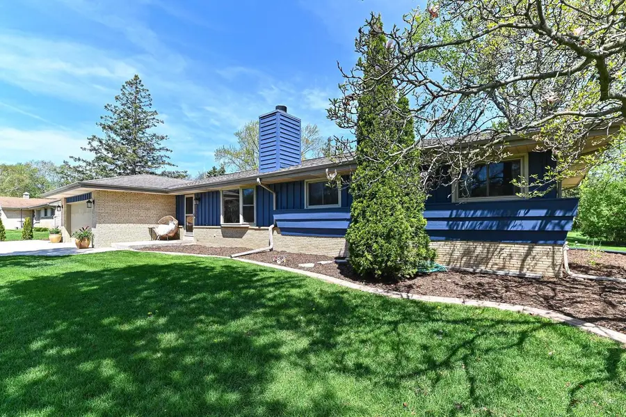 15860 Brookhill DRIVE, Brookfield, WI 53005 - #2
