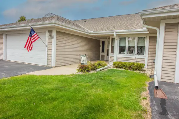 7222 Mequon Square DRIVE #2, Mequon, WI 53092