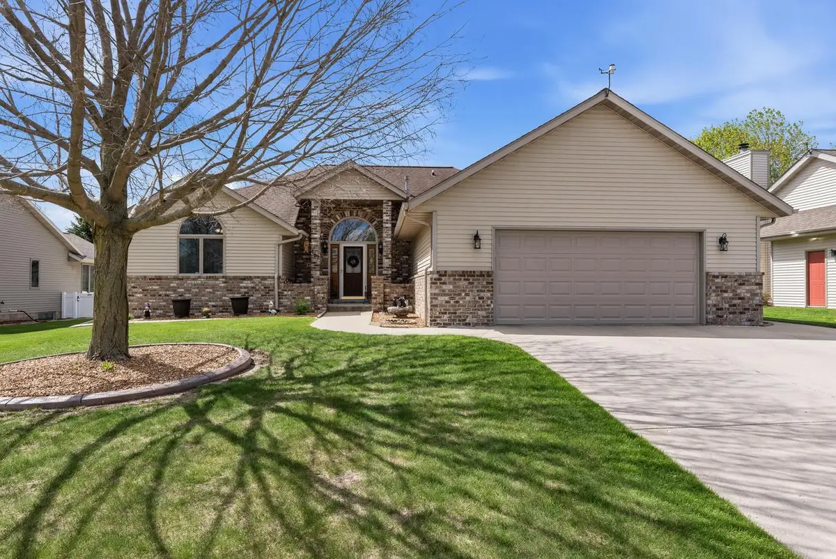 489 Braatz DRIVE, Kewaskum, WI 53040 - #1