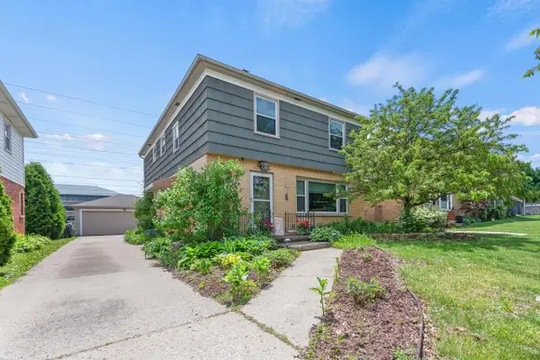 8831 W Hawthorne AVENUE #8833, Wauwatosa, WI 53226