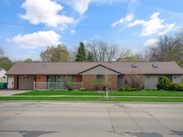 1735 S Oneida STREET, Green Bay, WI 54304