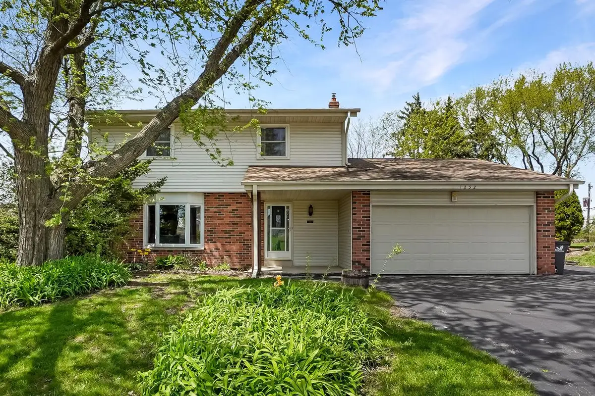 1232 Chippewa DRIVE, Waukesha, WI 53186 - #1