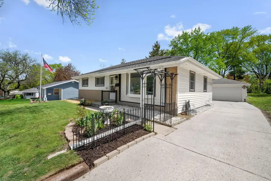 1447 S Grand AVENUE, Waukesha, WI 53189 - #2