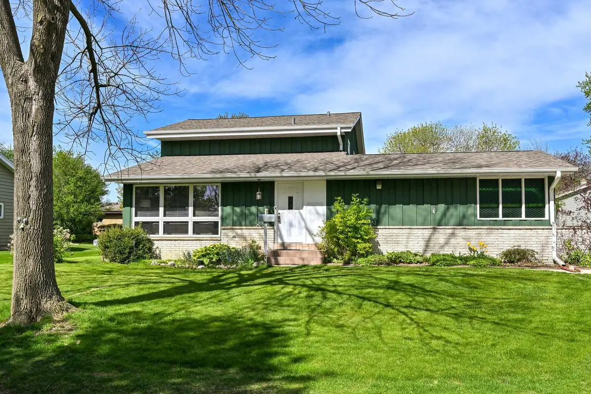 6093 Thornapple DRIVE, Greendale, WI 53129 - #1