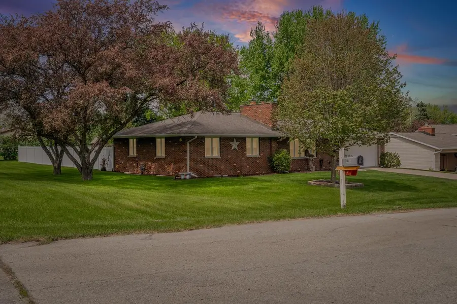 2611 Greenwood DRIVE, La Crosse, WI 54601 - #2