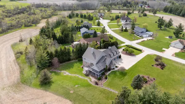 7636 Fairway LANE, West Bend, WI 53090