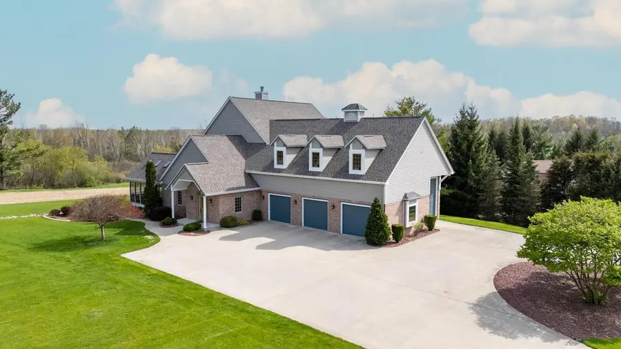 7636 Fairway LANE, West Bend, WI 53090 - #2