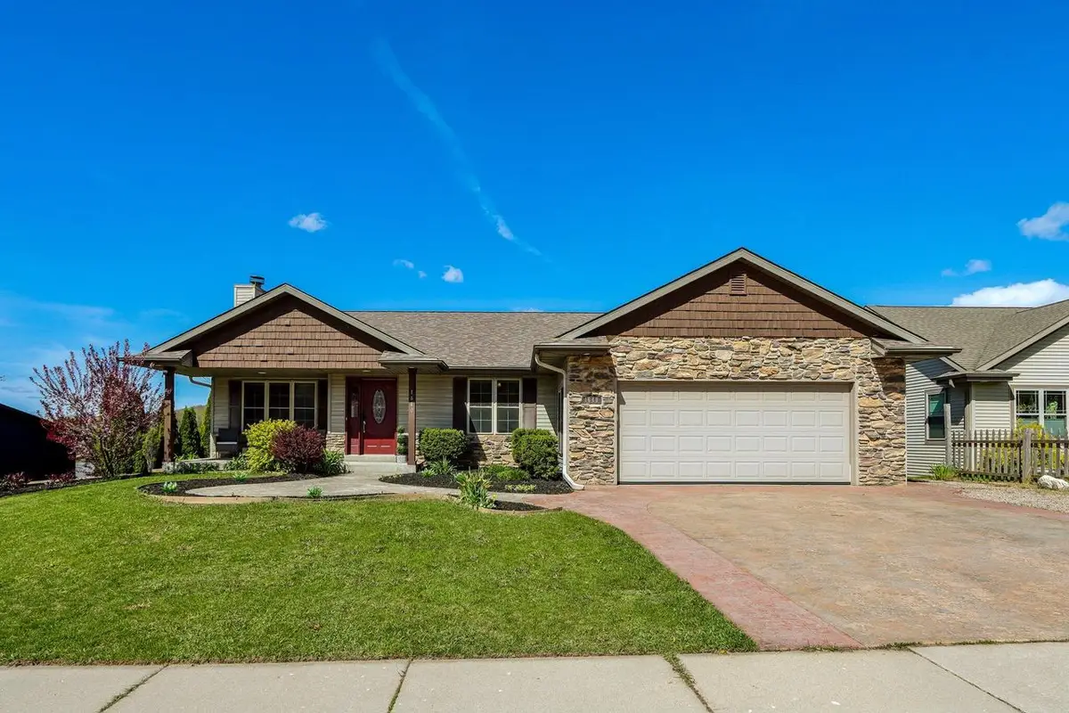 1640 Great Forest DRIVE, West Bend, WI 53090 - #1