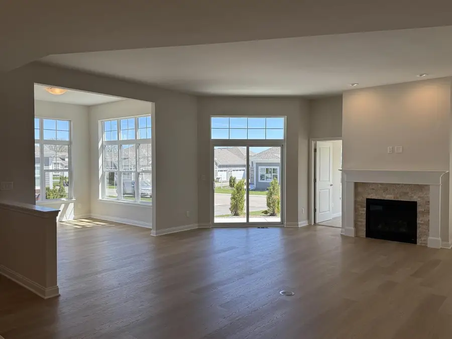877 Verona CIRCLE #82, Grafton, WI 53024 - #2