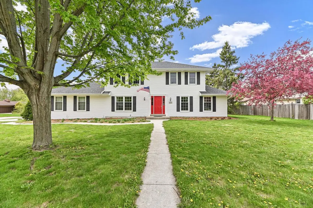 4395 Delphine DRIVE, New Berlin, WI 53151 - #1