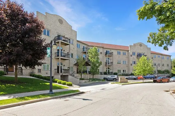 N51W34861 Wisconsin AVENUE #3113, Okauchee, WI 53069