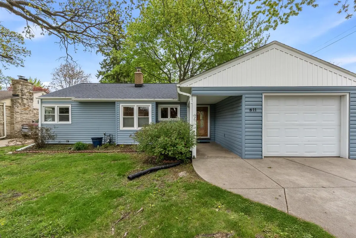 811 Hine AVENUE, Waukesha, WI 53188 - #1