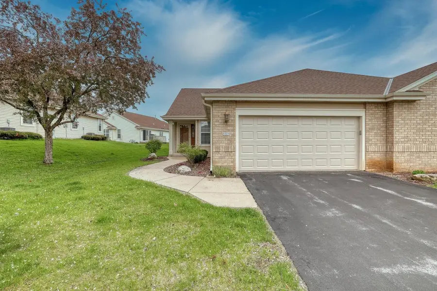 3527 Rapids TRAIL, Waukesha, WI 53189 - #3