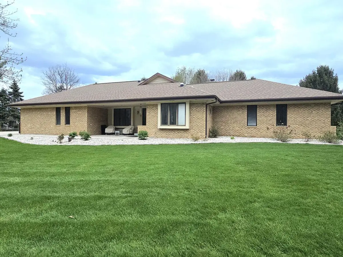 W292N6880 Dorn ROAD, Hartland, WI 53029 - #1