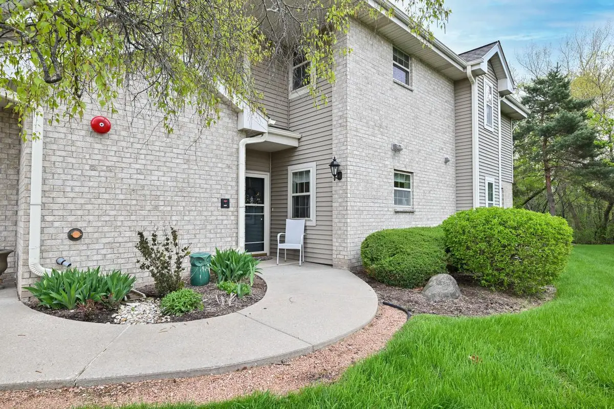 18430 Emerald DRIVE #B, Brookfield, WI 53045 - #1