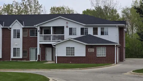 8055 LEXINGTON PLACE #12, Pleasant Prairie, WI 53158