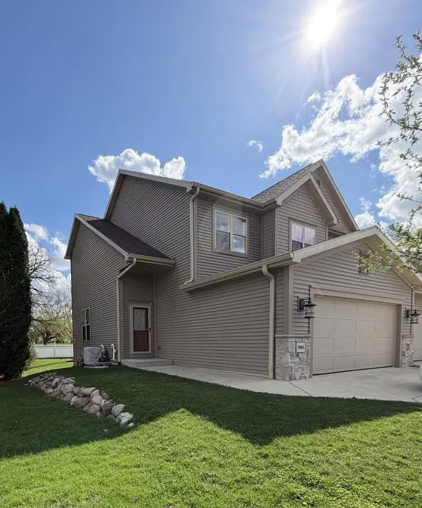 3001 Graydon AVENUE, East Troy, WI 53120