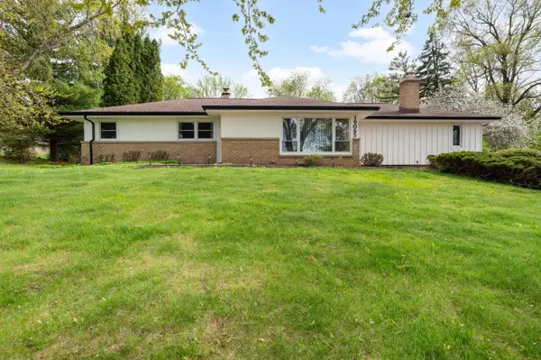 19065 North Hills DRIVE, Brookfield, WI 53045