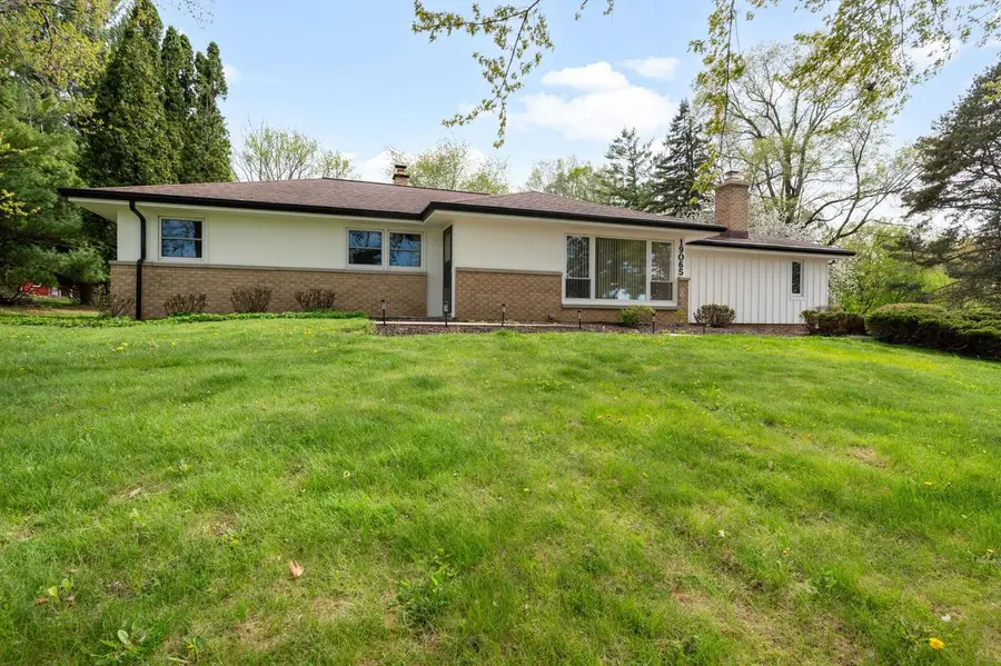 19065 North Hills DRIVE, Brookfield, WI 53045 - #2