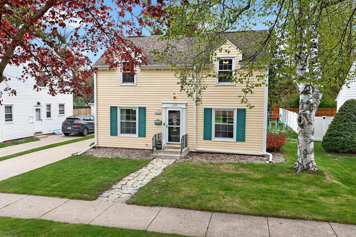 429 Shoreland DRIVE, Racine, WI 53402 - #1
