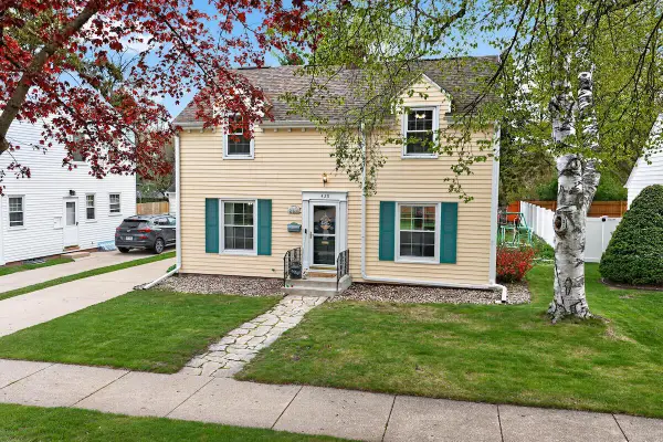 429 Shoreland DRIVE, Racine, WI 53402