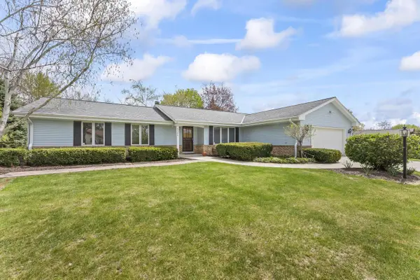 9906 Concord DRIVE, Mequon, WI 53097
