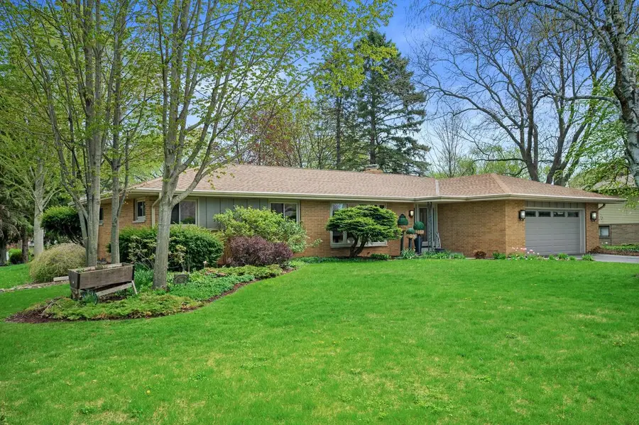 6660 N Braeburn LANE, Glendale, WI 53209 - #2