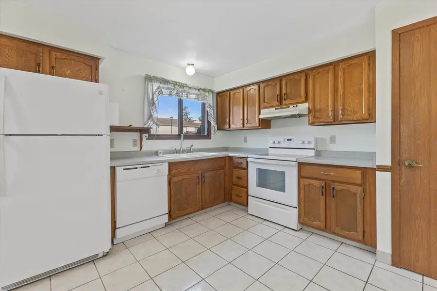 5736 Cambridge CIRCLE, Racine, WI 53406 - #3