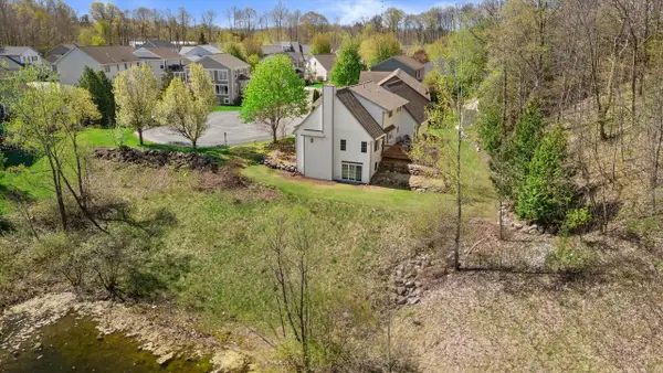 501 Drumlin COVE, Slinger, WI 53086