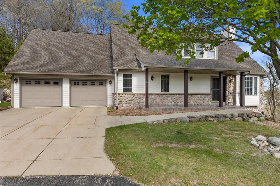 501 Drumlin COVE, Slinger, WI 53086 - #2
