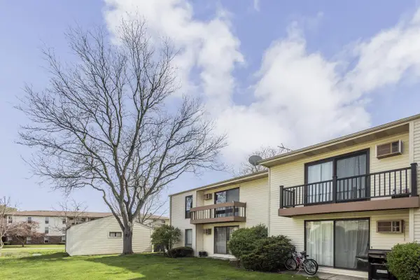 1887 Haymarket ROAD #32, Waukesha, WI 53189