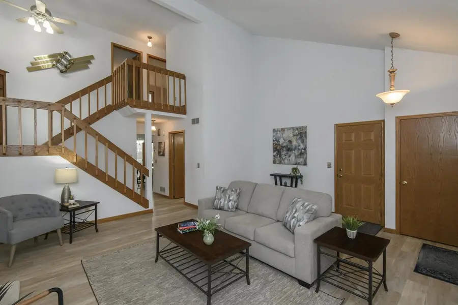 1215 Timber RIDGE, Pewaukee, WI 53072 - #3