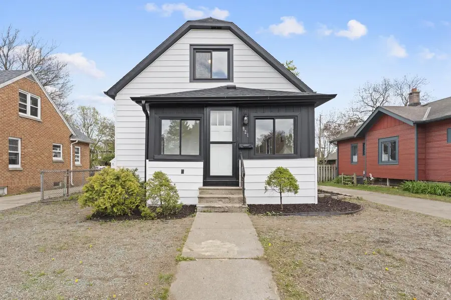 921 Perkins AVENUE, Waukesha, WI 53186 - #2