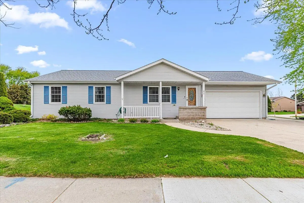 1015 Squire LANE, West Bend, WI 53090 - #1