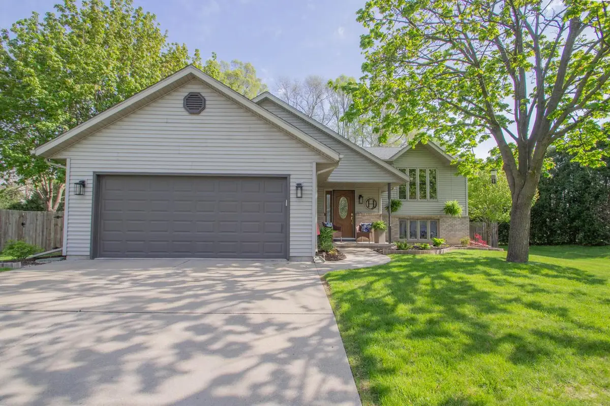 509 Mary Knoll LANE, Watertown, WI 53098 - #1
