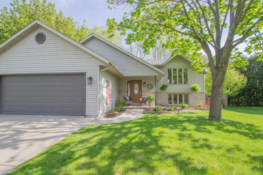 509 Mary Knoll LANE, Watertown, WI 53098 - #2