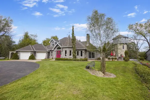 N61W38100 Blackhawk DRIVE, Oconomowoc, WI 53066