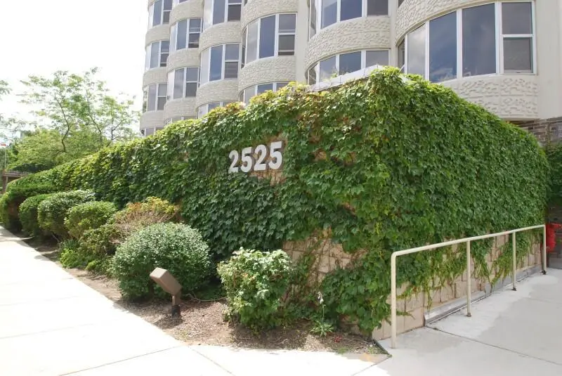 2525 Shore DRIVE #5F, Milwaukee, WI 53207 - #2