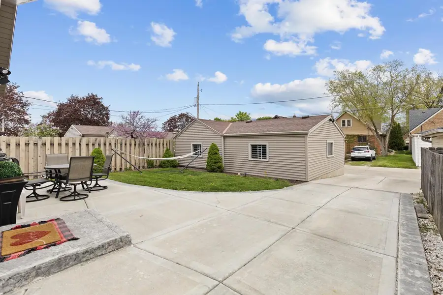 3334 Lakefield DRIVE, Milwaukee, WI 53215 - #3