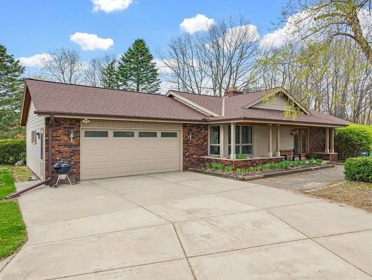 4896 Sunset View DRIVE, West Bend, WI 53095 - #1