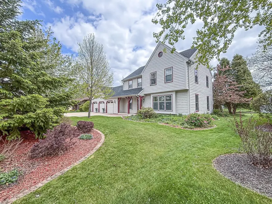 13130 W Scarborough DRIVE, New Berlin, WI 53151 - #3
